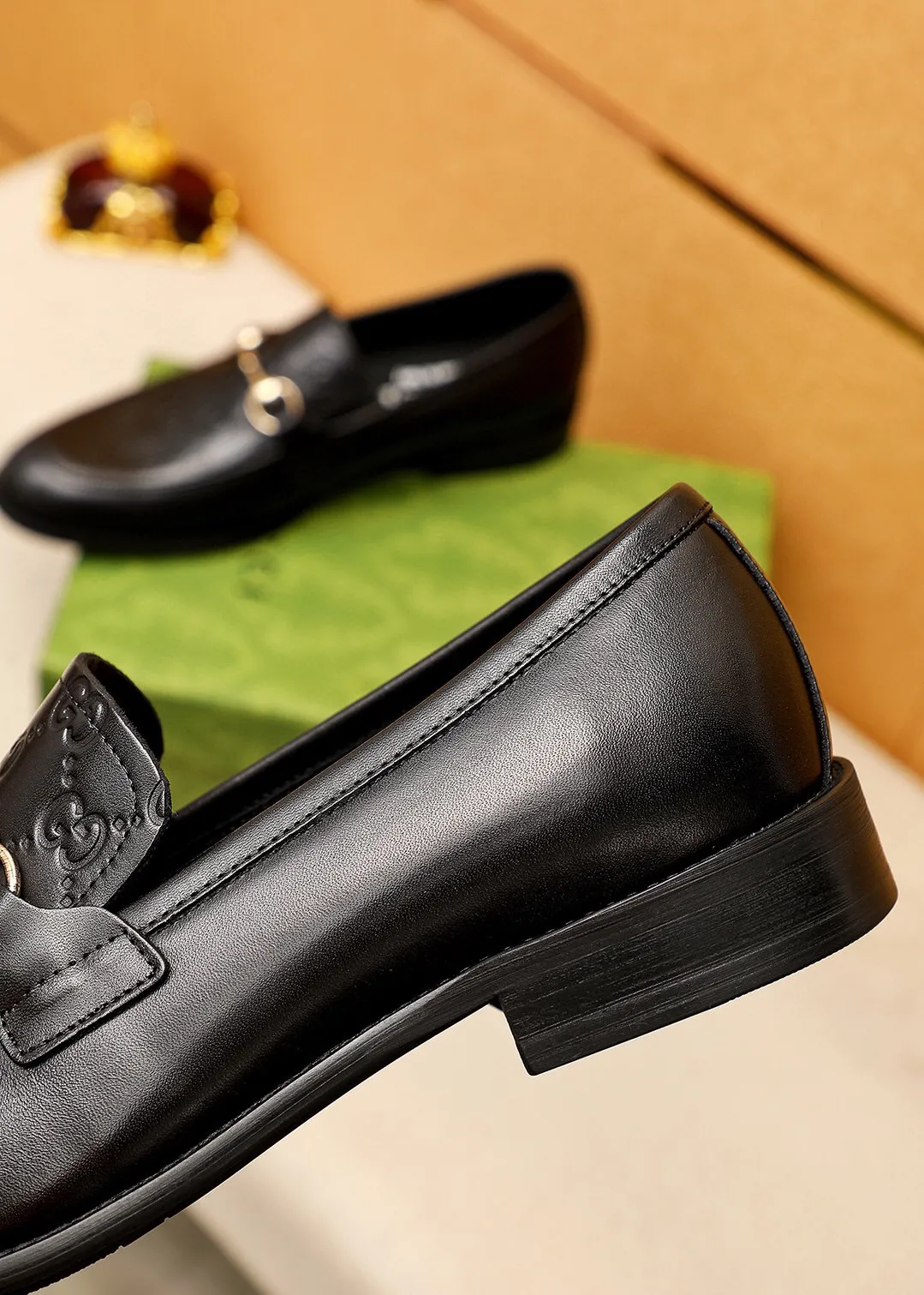 Men's shoes 💰400 💐 Product trademark: GUCCI "Gucci" casual leather shoes Regular size: 39-44 (38.45.46🉑️Customized) Product materials: Selected imported first-layer calfskin embossed upper + luxury hardware buckle, imported 🐑 sheepskin lining. Strong three-dimensional visual effect, original combination outsole Color: 1⃣️color optional